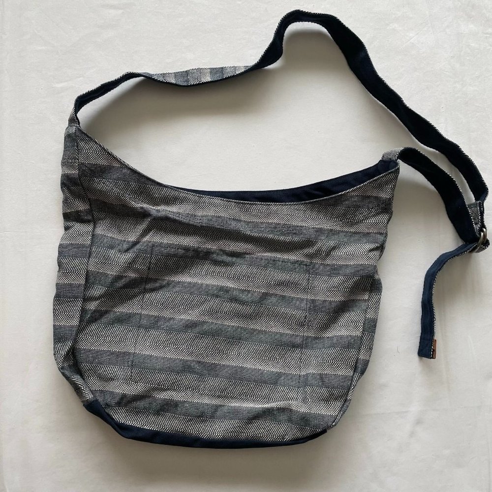 Thirty-One Gifts Woven Navy Blue Retro Metro Hobo Crossbody Bag